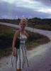 BD/66/79 Jonge Europese vrouw op het platteland