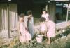 BD/171/197 Kinderen die aan het schoonmaken zijn