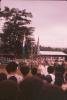 BD/171/39 Ceremonie wordt rondom de vlaggen afgerond met zang