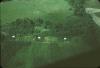 BD/171/415 Luchtfoto van drie huizen in landschap