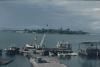 BD/171/458 Haven met aanlegsteigers met boten en trucks