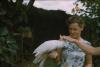 BD/171/505 Vrouw met vogel