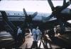 BD/171/85 KLM vliegtuig the flying dutchman op een landingsbaan met bemanning ervoor