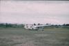 BD/171/1123 Vliegtuig op grasveld