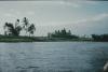 BD/171/1396 Foto vanaf schip van oever rivier.