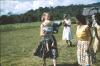 BD/171/1521 Landingsplaats vliegtuigen, o.m. westerse vrouw en kind.