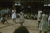 BD/171/715 Kinderen doen een oefening op school