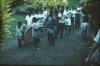 BD/171/972 Gezelschap maakt muziek met trommels en fluiten.