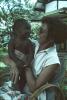 BD/171/1915 Westerse vrouw met baby op arm.